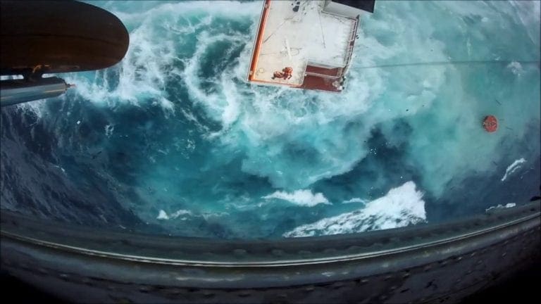 Εντυπωσιακό βίντεο από τη διάσωση ναυτικών στην Ελλάδα